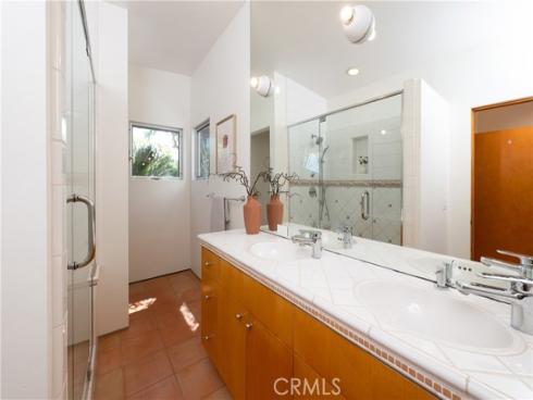 130  Mcknight  , Laguna Beach, CA