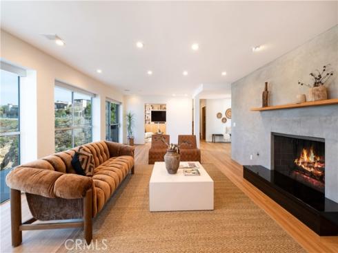 130  Mcknight  , Laguna Beach, CA