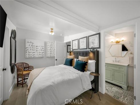 469  Oak  , Laguna Beach, CA