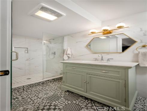 469  Oak  , Laguna Beach, CA