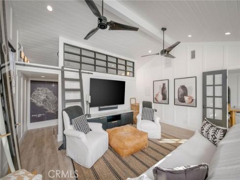 469  Oak  , Laguna Beach, CA