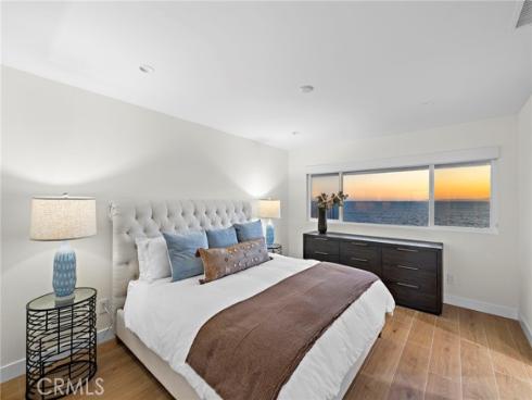37  Blue Lagoon  , Laguna Beach, CA
