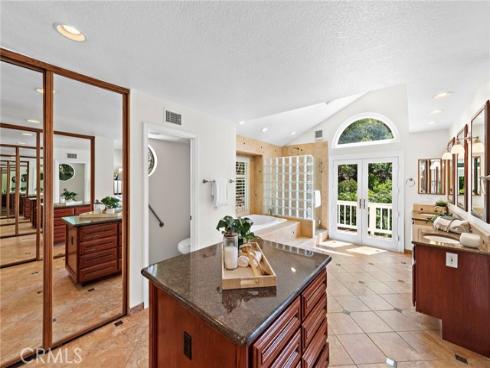 25122 Black Horse Lane, Laguna Hills, CA