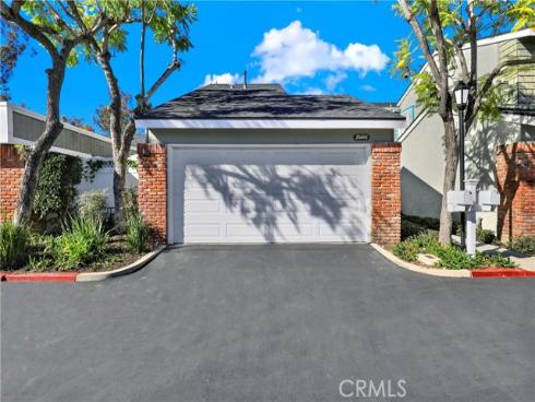 25061  Silverleaf Ln  , Laguna Hills, CA