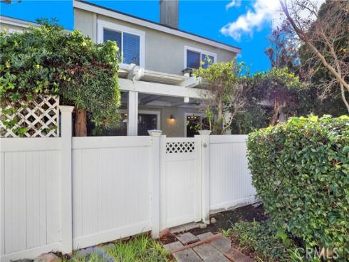 25061  Silverleaf Ln  , Laguna Hills, CA