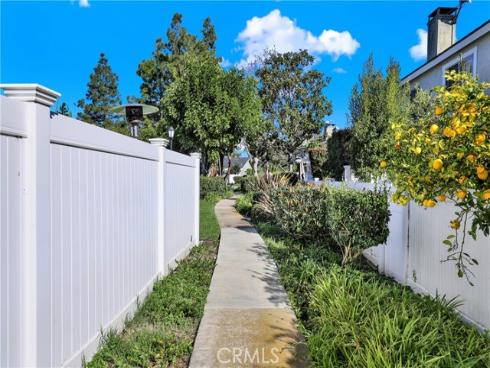 25061  Silverleaf Ln  , Laguna Hills, CA