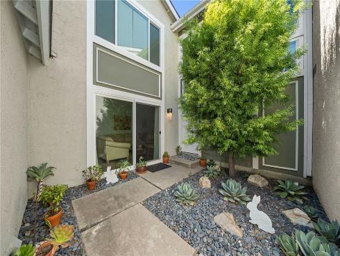 25061  Silverleaf Ln  , Laguna Hills, CA