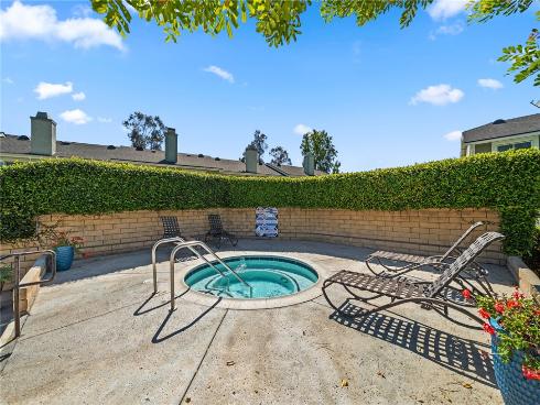 25061  Silverleaf Ln  , Laguna Hills, CA