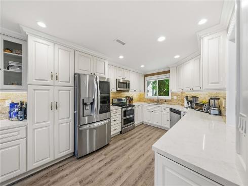 5  Robin Hill Ln  , Laguna Hills, CA