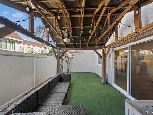 5  Robin Hill Ln  , Laguna Hills, CA