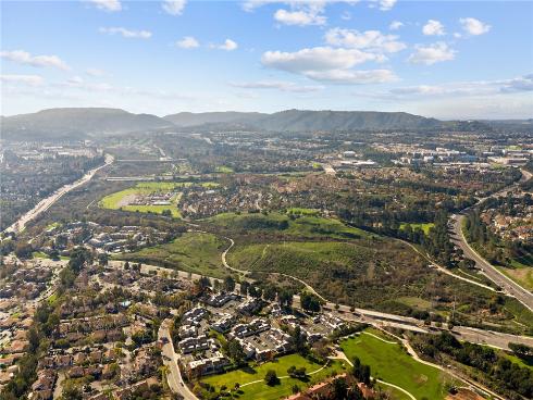 5  Robin Hill Ln  , Laguna Hills, CA