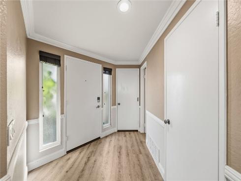 5  Robin Hill Ln  , Laguna Hills, CA