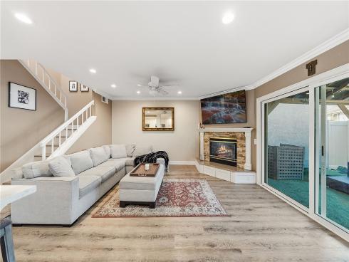 5  Robin Hill Ln  , Laguna Hills, CA