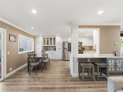 5  Robin Hill Ln  , Laguna Hills, CA