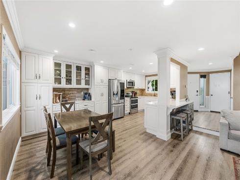 5  Robin Hill Ln  , Laguna Hills, CA