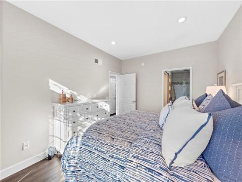 31  Shorebreaker  , Laguna Niguel, CA