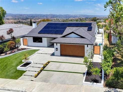 25281 Via De Anza