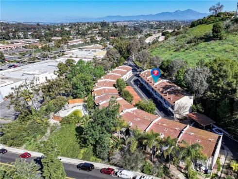 23821 Hillhurst