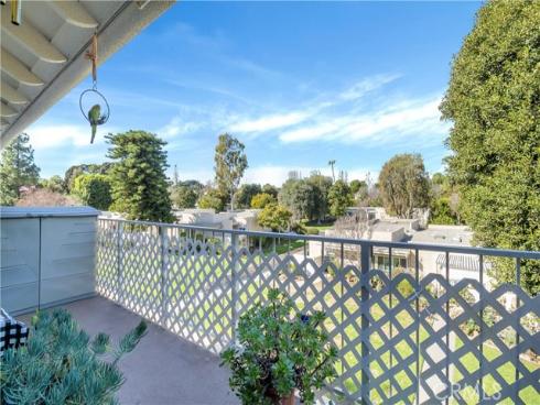 957 Calle Aragon N , Laguna Woods, CA