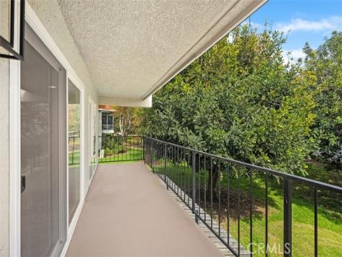 5506  Paseo Del Lago  N , Laguna Woods, CA