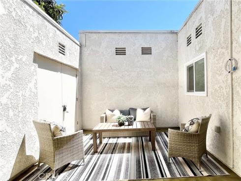 2252  Via Puerta  B , Laguna Woods, CA