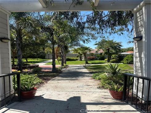967 Calle Aragon , Laguna Woods, CA