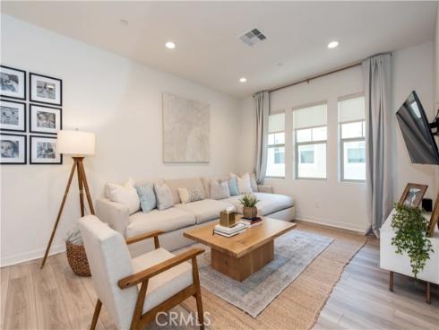 907 Sunset Rdg , Lake Forest, CA