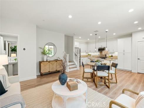 906 El Paseo , Lake Forest, CA
