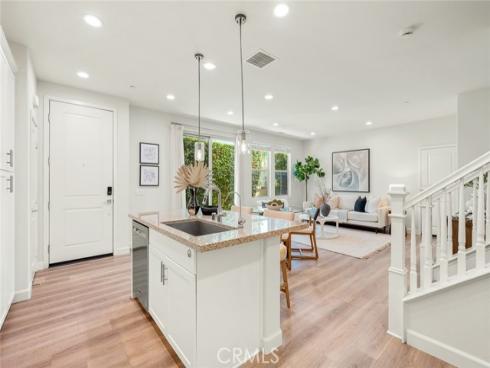 906 El Paseo , Lake Forest, CA