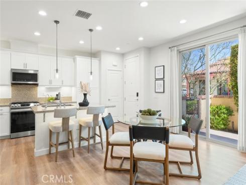 906 El Paseo , Lake Forest, CA