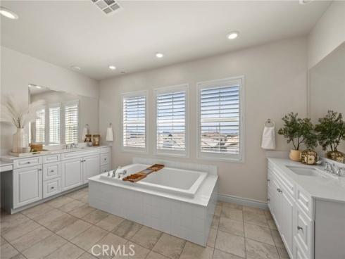 1776 Canyon Oaks Lane , Lake Forest, CA