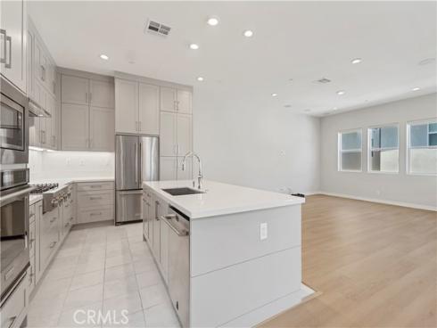 130 Parkland Alley, Lake Forest, CA