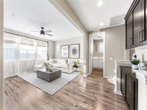 11 Goldenrod , Lake Forest, CA