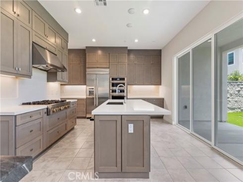 120  Holliston  , Lake Forest, CA