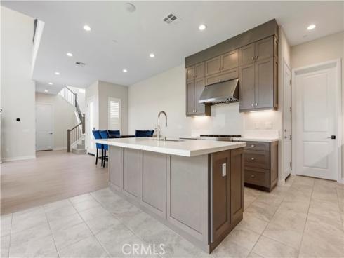 120  Holliston  , Lake Forest, CA