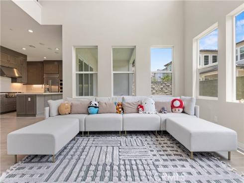 120  Holliston  , Lake Forest, CA