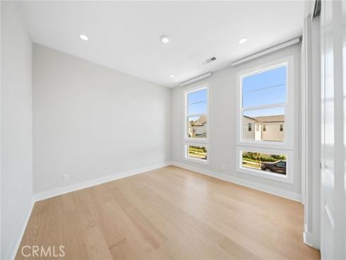 181  Buckeye  , Lake Forest, CA