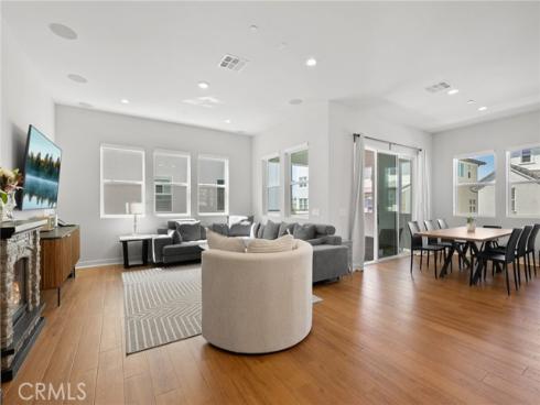 200  Newton  , Lake Forest, CA