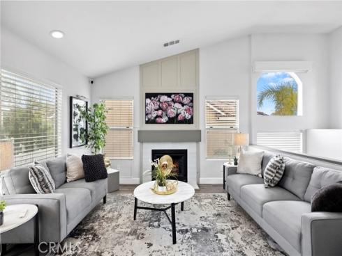 18  Cagney  , Lake Forest, CA