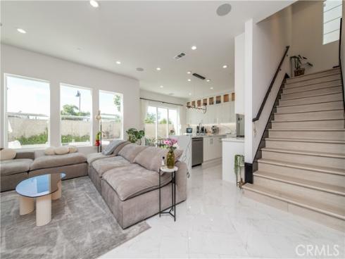 131 Reyes Alley , Lake Forest, CA