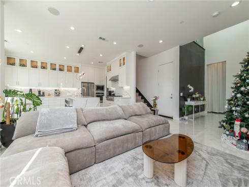 131 Reyes Alley , Lake Forest, CA