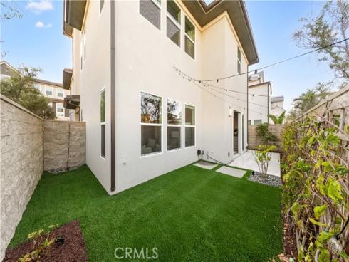 250  Newton  , Lake Forest, CA