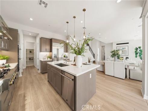 220  Edna Pkwy  , Lake Forest, CA