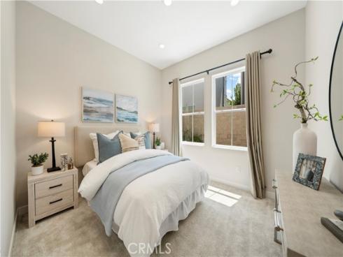 220  Edna Pkwy  , Lake Forest, CA