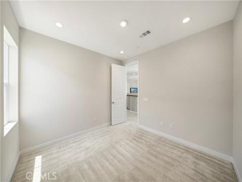 220  Edna Pkwy  , Lake Forest, CA