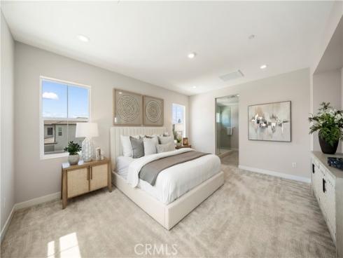 220  Edna Pkwy  , Lake Forest, CA