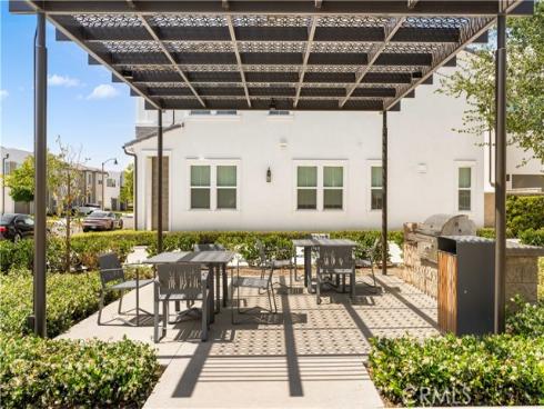 220  Edna Pkwy  , Lake Forest, CA