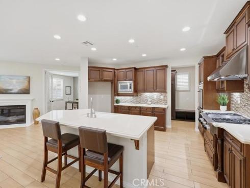 8 Willow Way , Lake Forest, CA