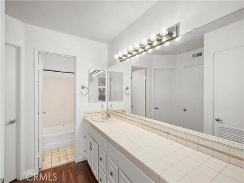 25712 Le Parc 21 , Lake Forest, CA