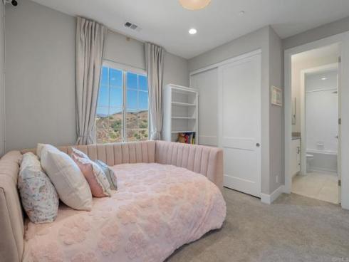 1832  Aliso Canyon Dr  , Lake Forest, CA